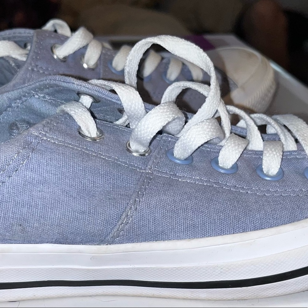 Converse sneakers size 8